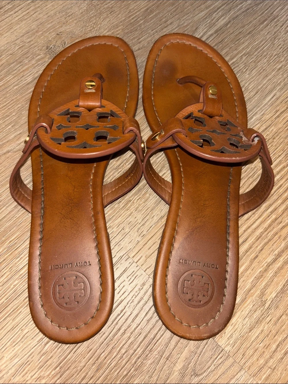 Tory Burch Brown Leather Logo Thong Sandals size 8 comfortable cognac tan gold